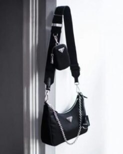 Prada_Re-Edition_2005_with_og_box_306